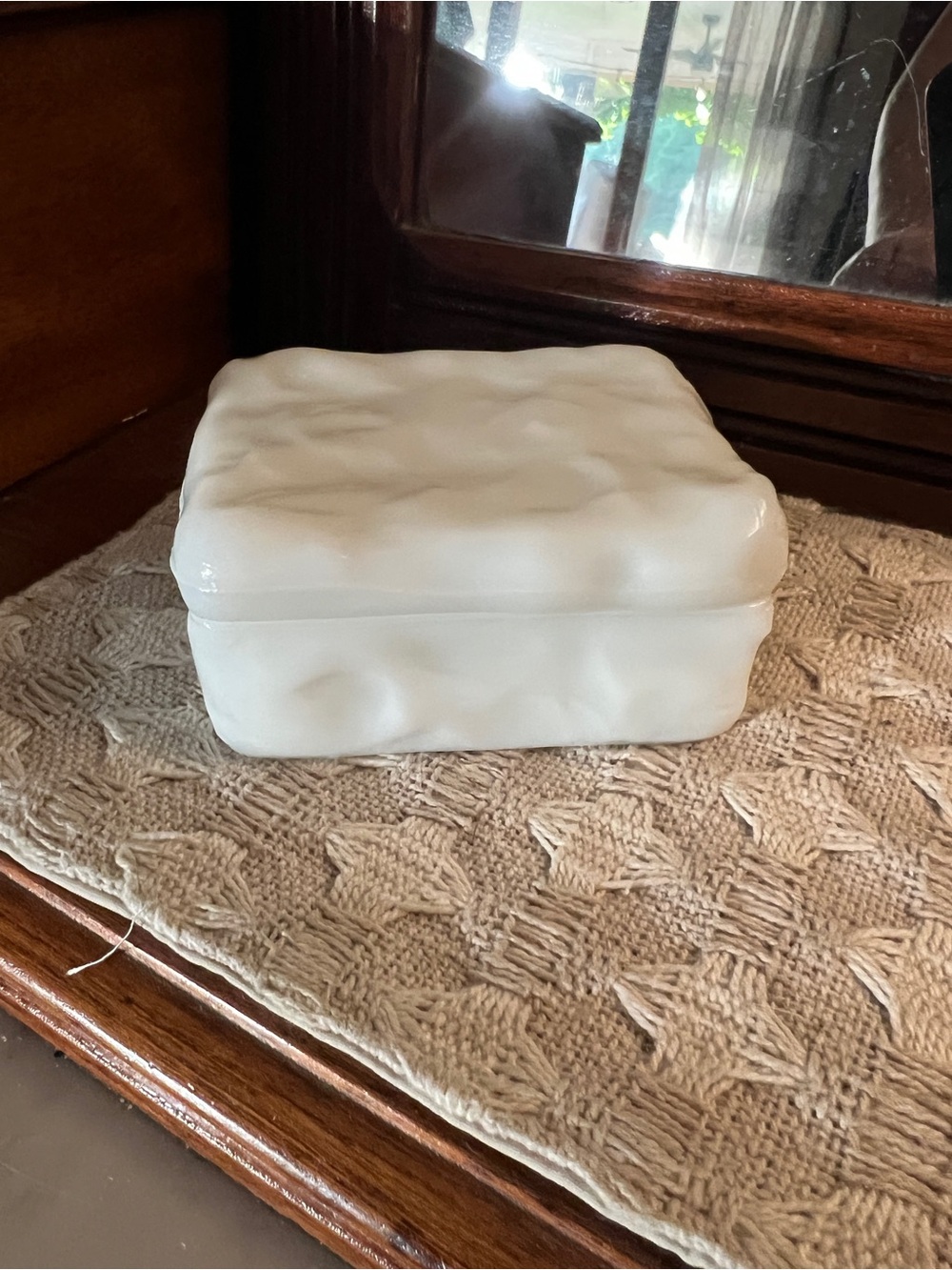 VINTAGE 1970's Mid-Century Modern Opaque Milk Glass Trinket Box with Lid White